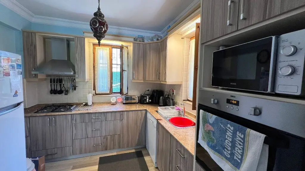 Fitted kitchen